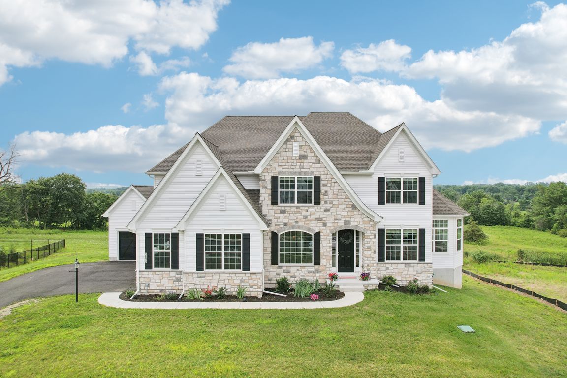 Enclave Dr-S1507-065.jpg