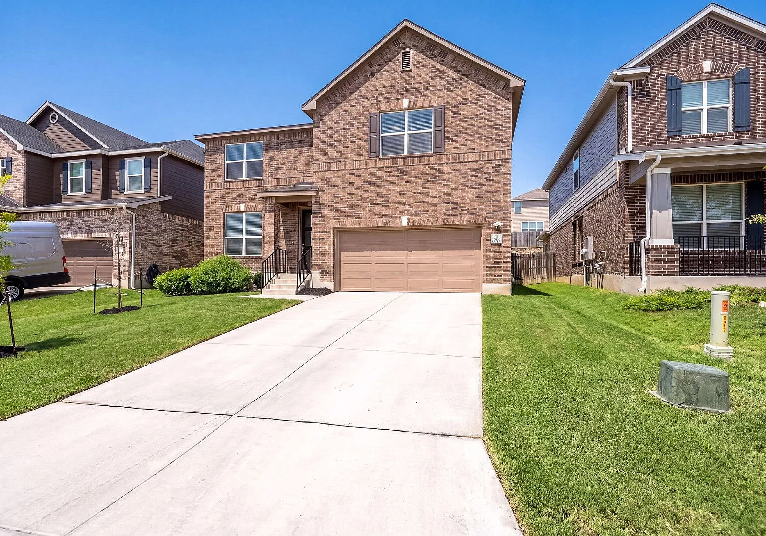 5 bed, 3.5 bath, 3231 sqft, $3,095 — Photo 3