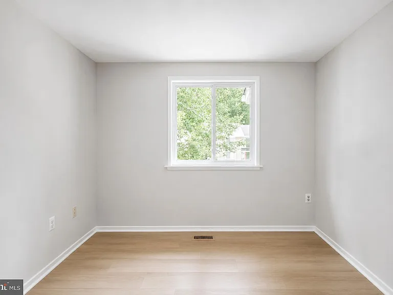 14435 Pebble Hill Ln S — Photo 34