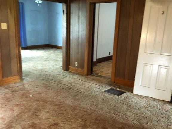 5th image of 408 E Maple St