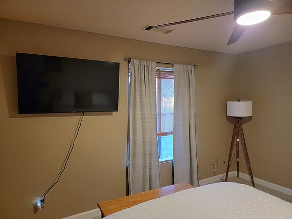 5th image of 857 N M St