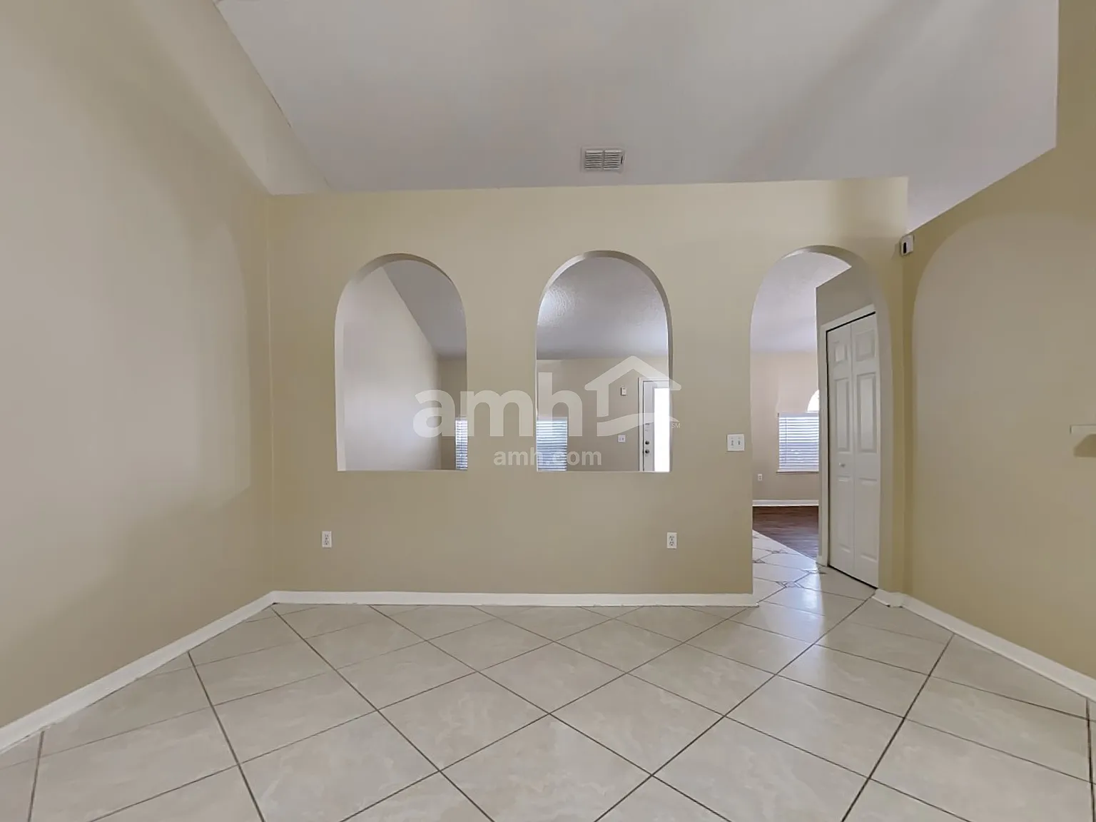 3 bed, 2.0 bath, 2276 sqft, $2,375 — Photo 3