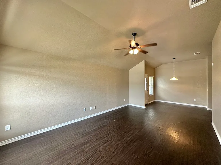 302 Sladecek Dr — Photo 3