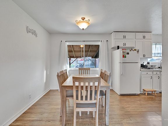 5th image of 180 Earl Dr