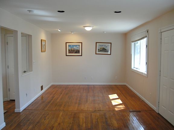 3rd image of 18 Leonard Dr