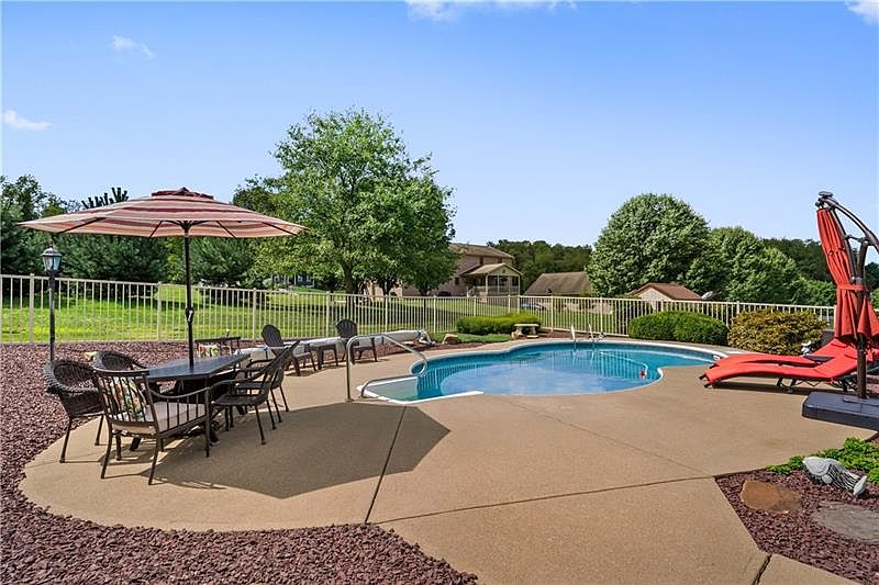 186 7th Ave, New Eagle, PA 15067 Zillow