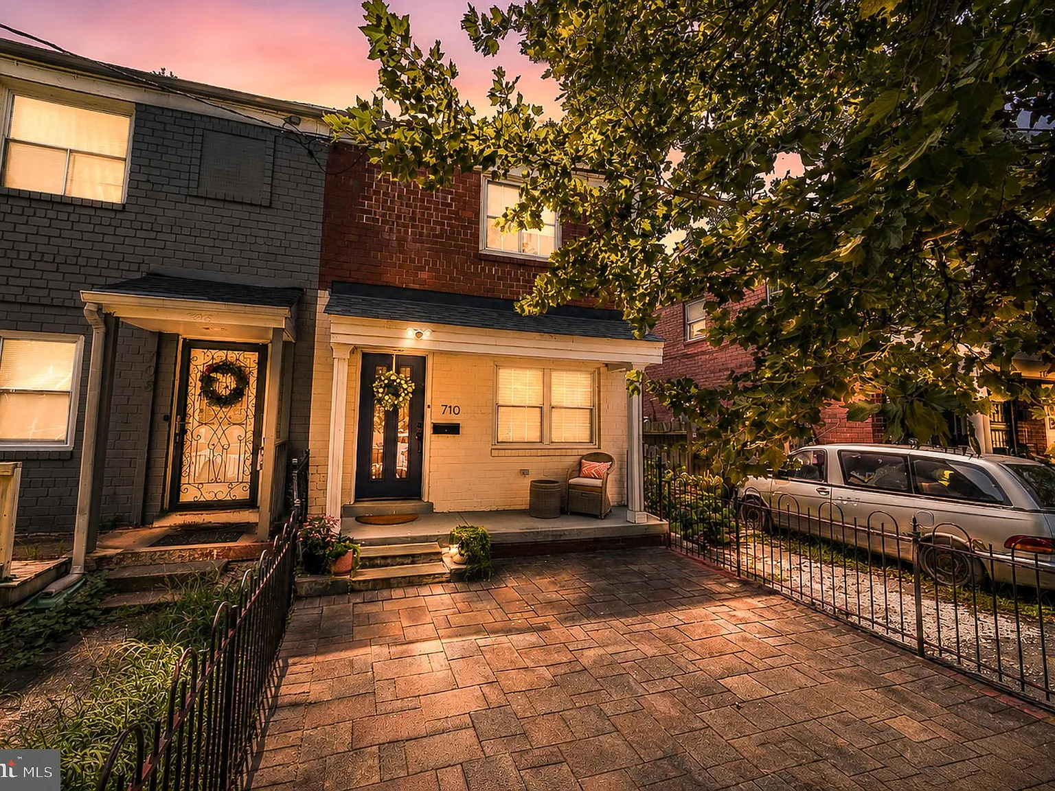 2 bed, 2.5 bath, 1056 sqft, $3,300 — Photo 1