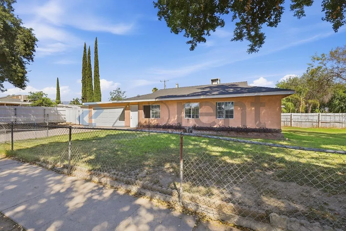 3 bed, 960 sqft, $1,995 — Photo 3