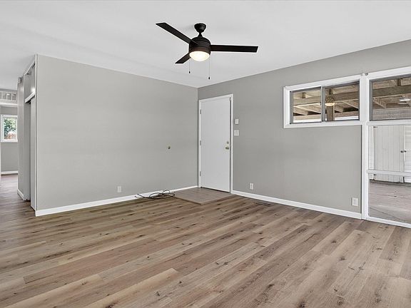 5th image of 1403 E Ireland Rd