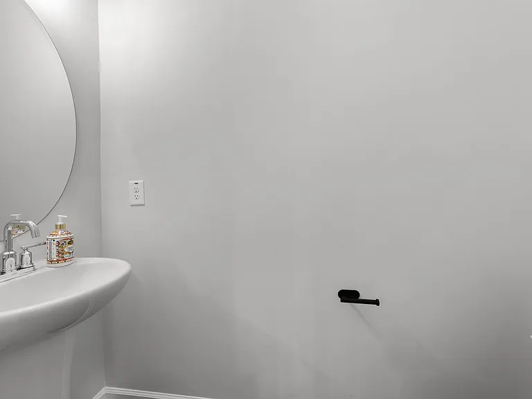 2108 Regal Dr — Photo 16