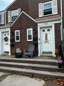 73 42 255 Street #GV69H21, Glen Oaks, NY, 11004