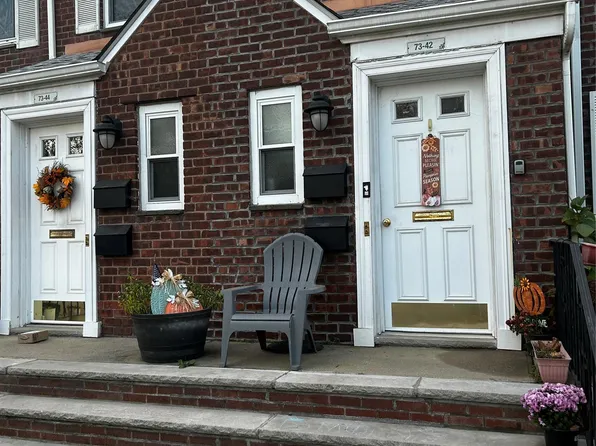 73 42 255 Street #GV69H21, Glen Oaks, NY 11004