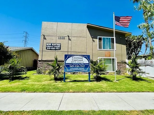 1835 W Crestwood Ln — Photo 3