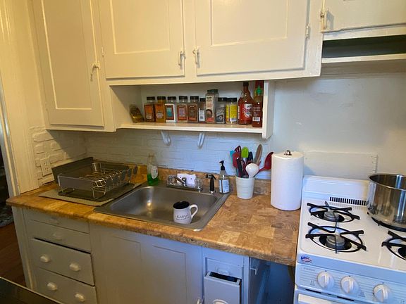 4th image of 148 Taber Ave