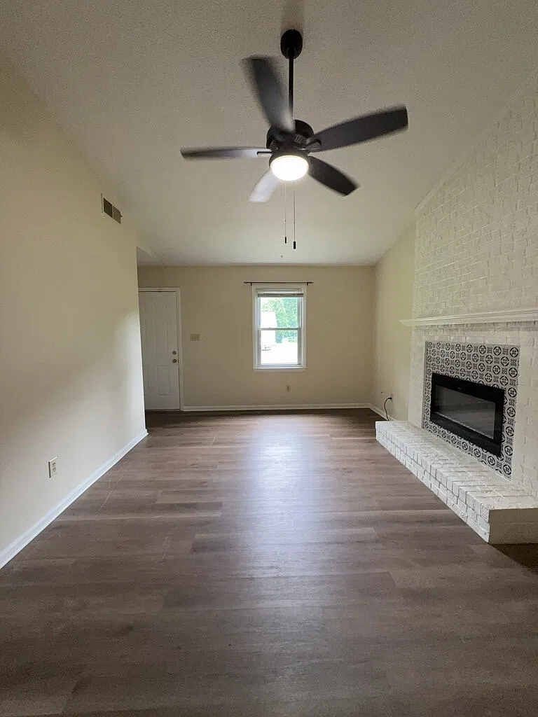 2 bed, 2.0 bath, 882 sqft, $1,150 — Photo 3