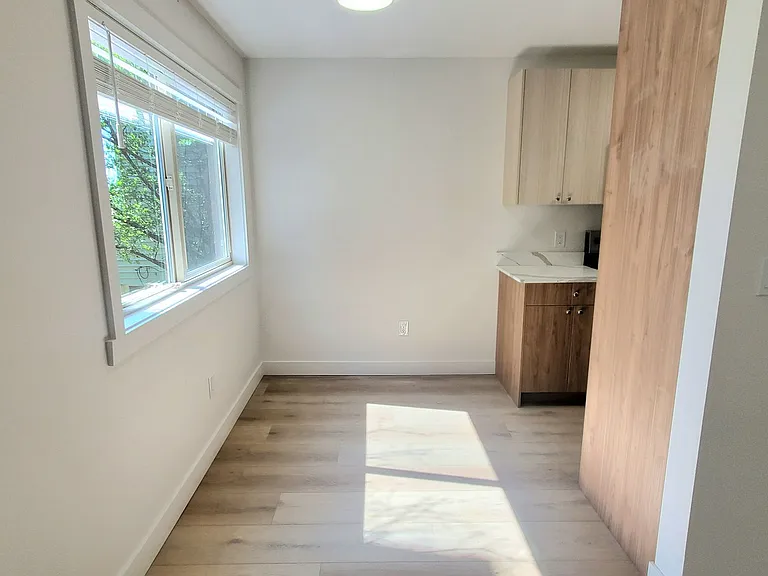 Royal Anne Apartments — Photo 38