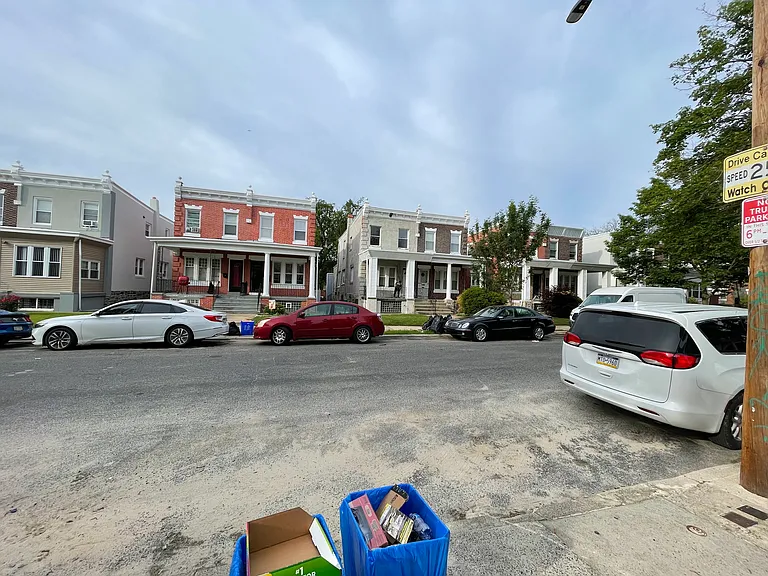 Elkins Ave — Photo 9