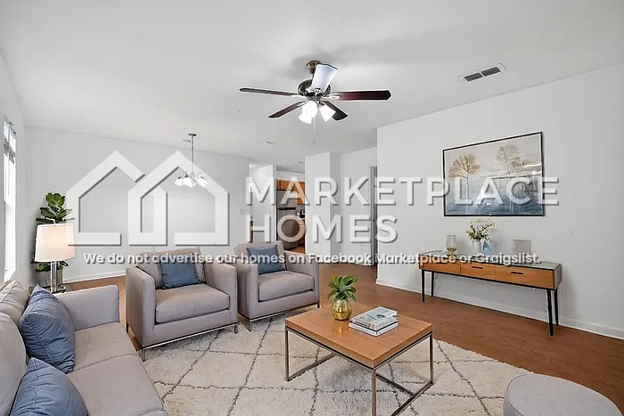 4 bed, 2.0 bath, 1404 sqft, $1,512 — Photo 2