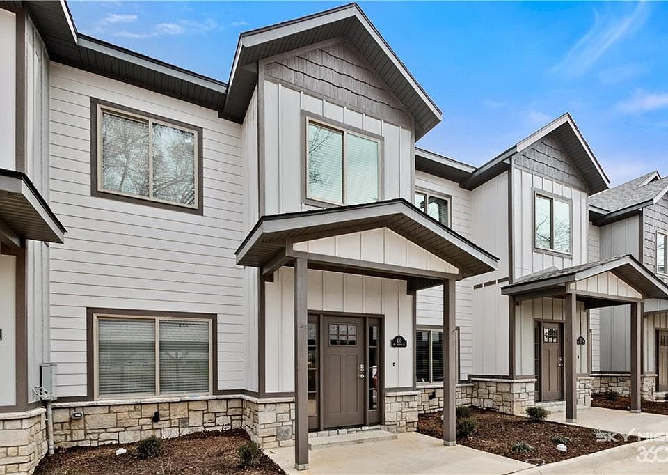 1st image of 408 NW Retreat Ln #1