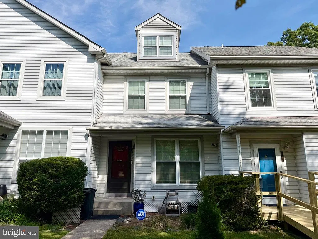 2 bed, 2.5 bath, 1666 sqft, $2,200 — Photo 1