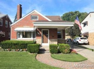 2198 Anita Ave, Grosse Pointe Woods, MI 48236