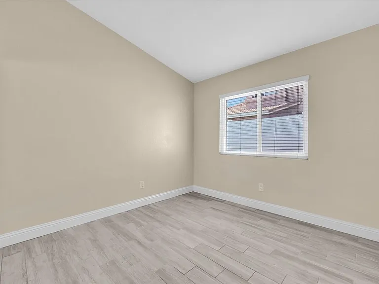 501 Roosevelt St — Photo 17
