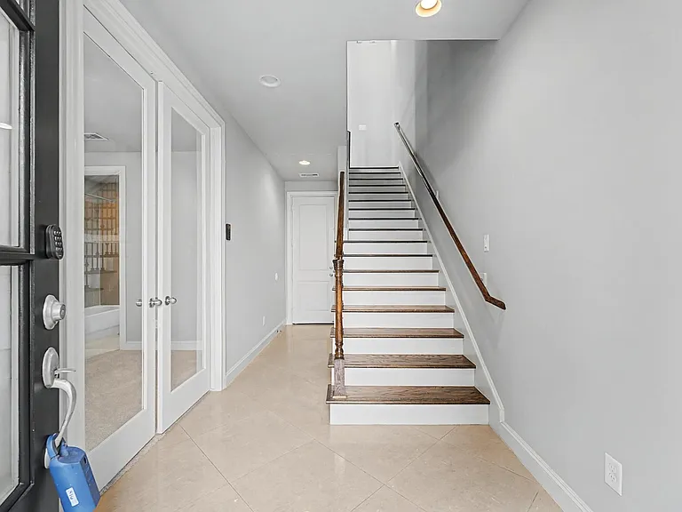 634 Nagle St — Photo 30