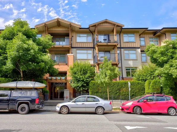 500 Klahanie Dr #406, Pt Moody, BC V3H 5L1