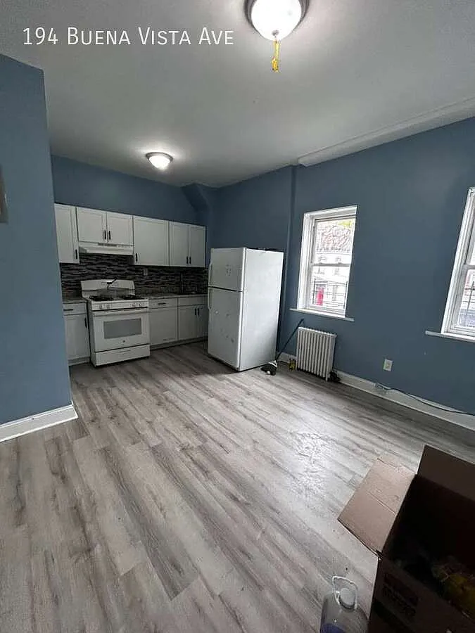 2 bed, $2,500 — Photo 1