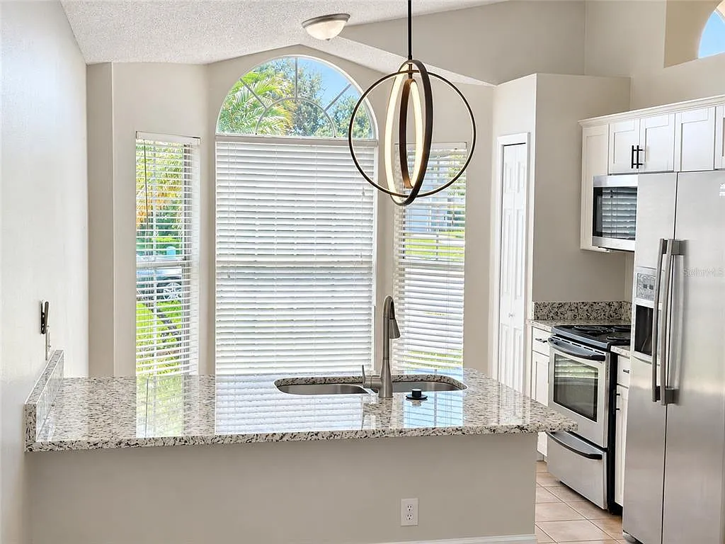 3 bed, 2.0 bath, 1158 sqft, $2,800 — Photo 3