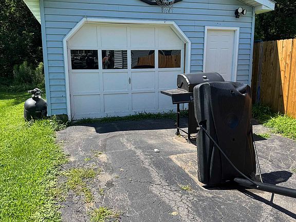 3rd image of 44 Grove St