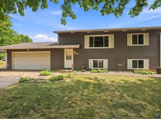 2500 S Groveland Ave, Sioux Falls, SD 57110