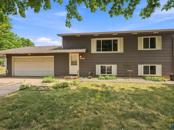 2500 S Groveland Ave, Sioux Falls, SD 57110