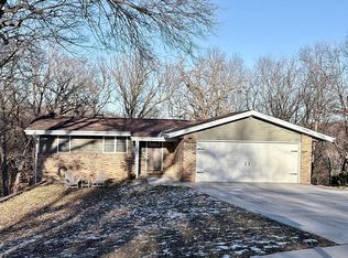 2955 Arbor Oaks Ct, Dubuque, IA 52001