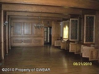built in library/ dinning room