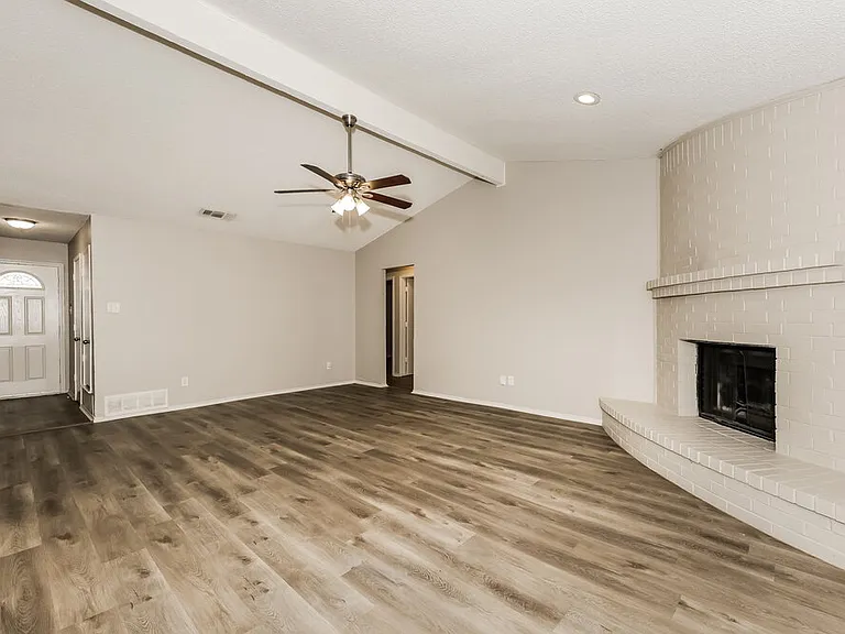 6004 Cool Springs Dr — Photo 3