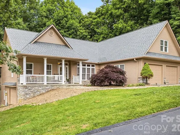 3121 Cove Loop Rd, Hendersonville, NC 28739