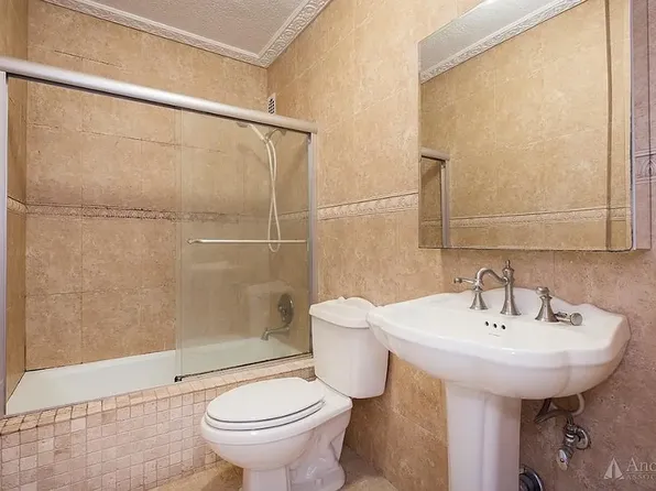 300 East 40th Street image 6 of 6