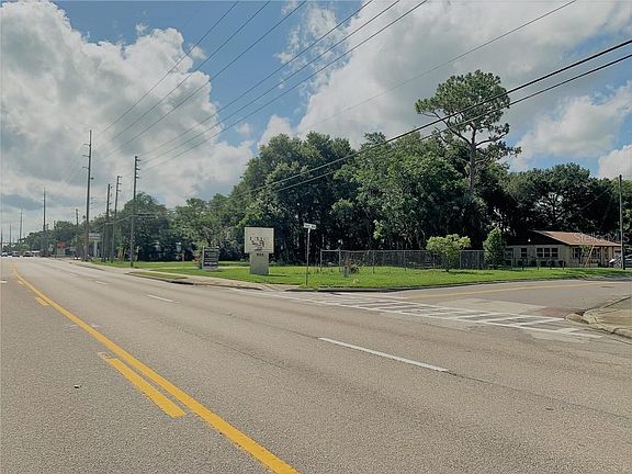 3rd image of 902 E State Road 434