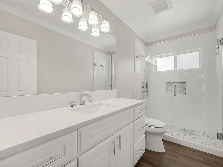 630 N Colfax St — Photo 17