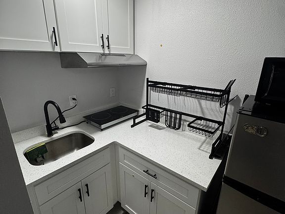 3rd image of 677 Orchid Dr Unit B