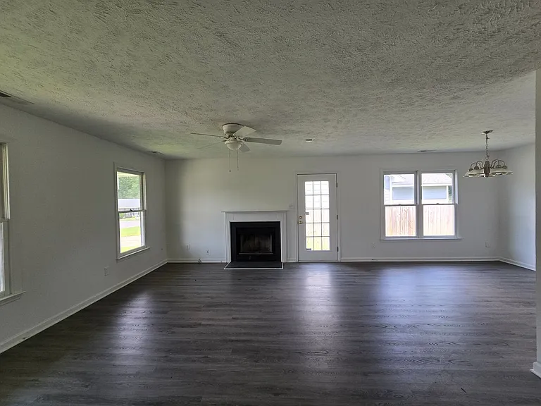 1521 Kara Ct — Photo 2