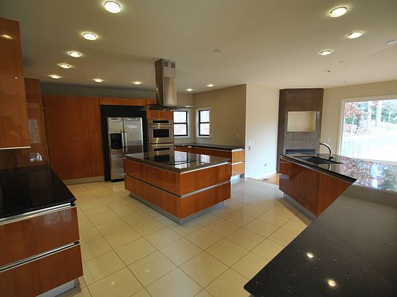 4th image of 1594 Wimbledon Dr
