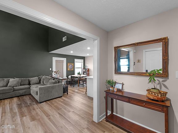 3rd image of 6004 Dove Hollow Dr
