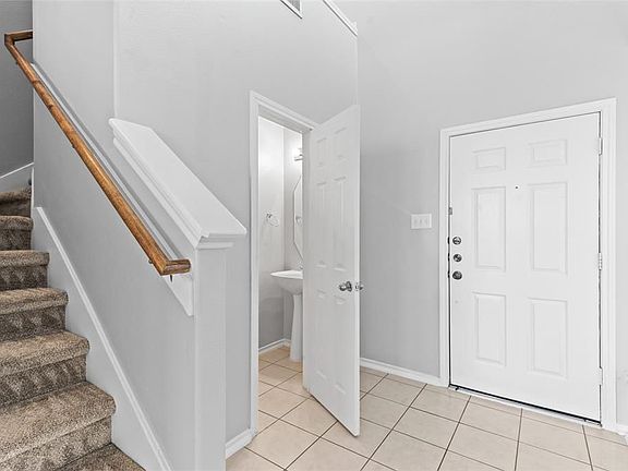 2nd image of 17135 Oakwood Chase Dr