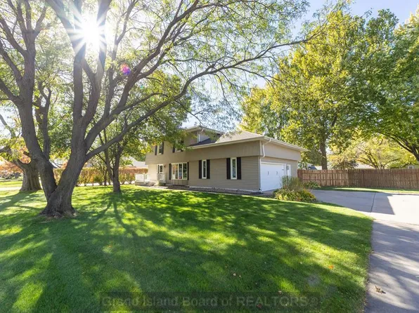 2408 Apache Rd, Grand Island, NE 68801