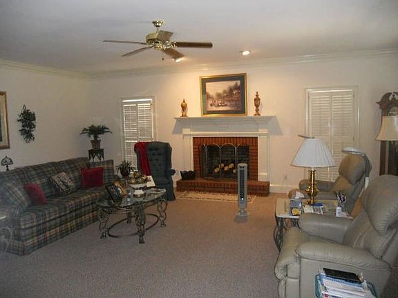 5th image of 250 Three Oaks Dr