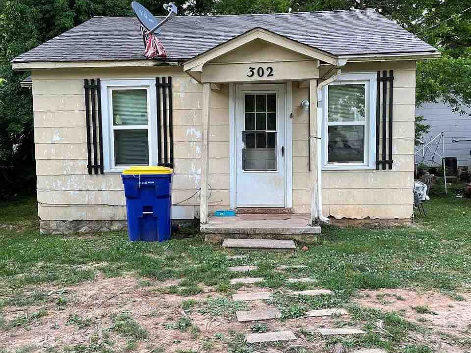 1st image of 302 W 11th Ave