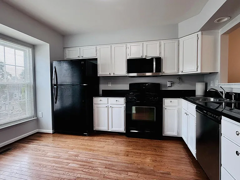 13042 Hunterbrook Dr — Photo 6