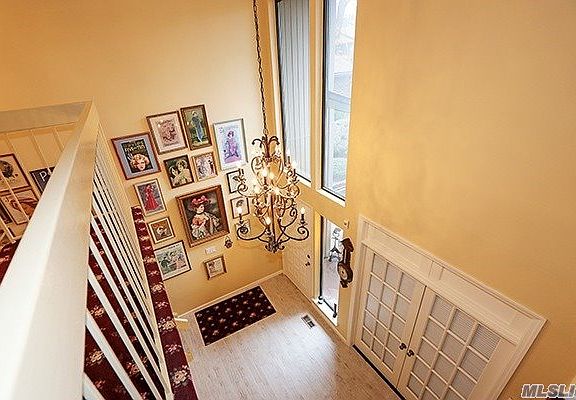 4th image of 326 Doral Ct